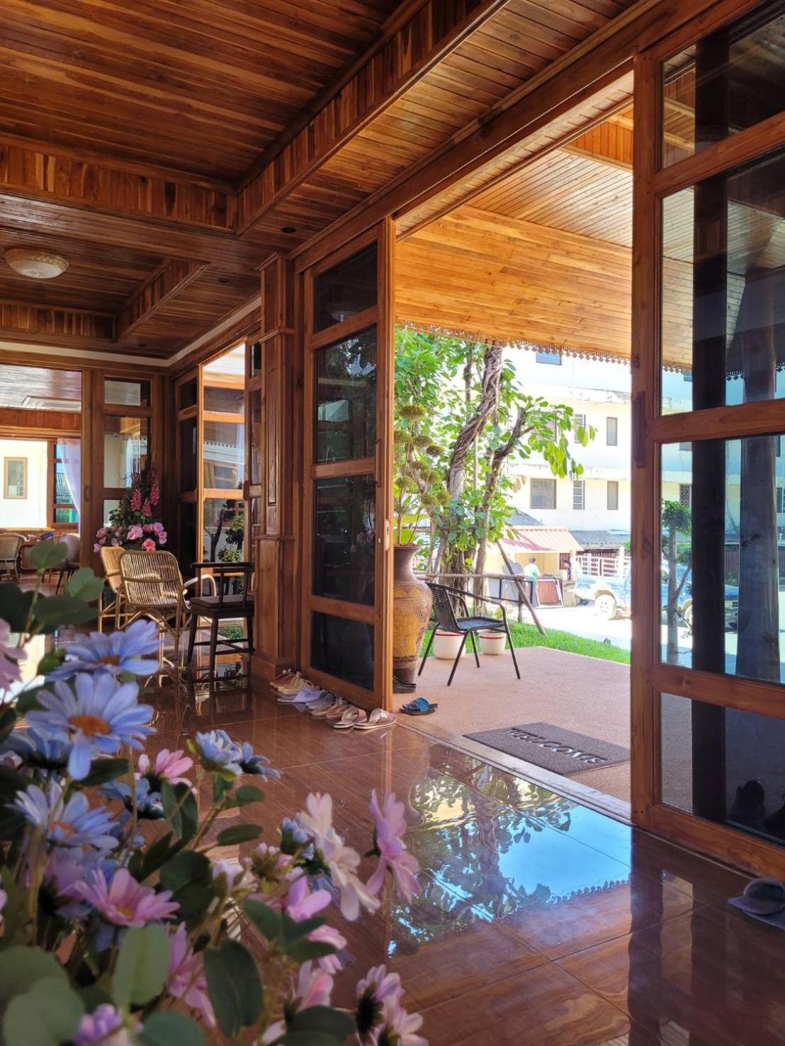 Kum-Chan House Hotel Нан Екстериор снимка